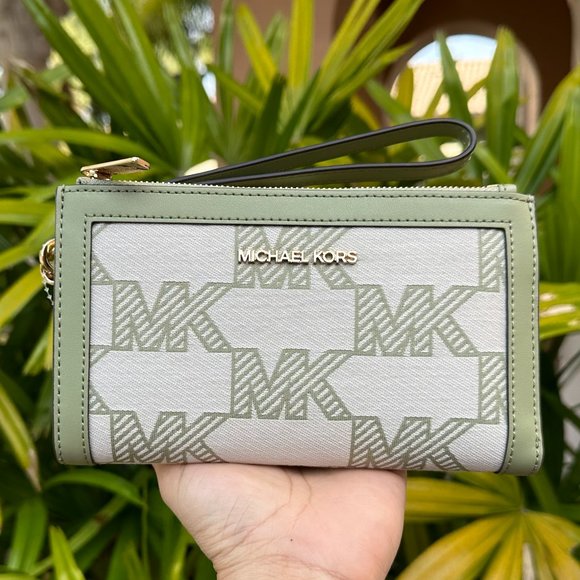 Michael Kors Jet Set Large Double Zip Phone Wallet Graphic Logo MK Light Sage - Picture 1 of 10